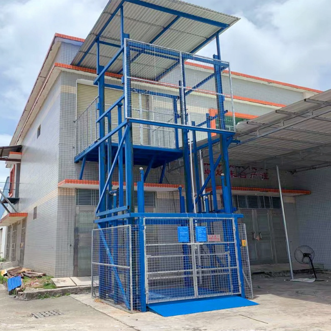 文昌建材厂室外升降货梯安装